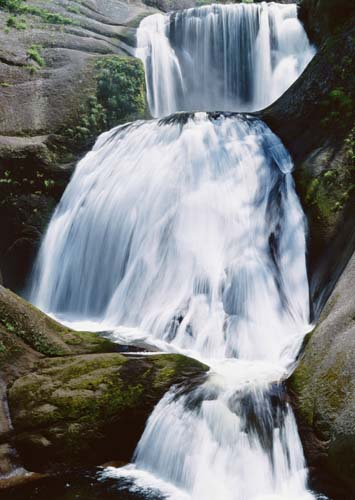 Каталог Фотообои каскадный водопад в камнях:  | Wall-Style