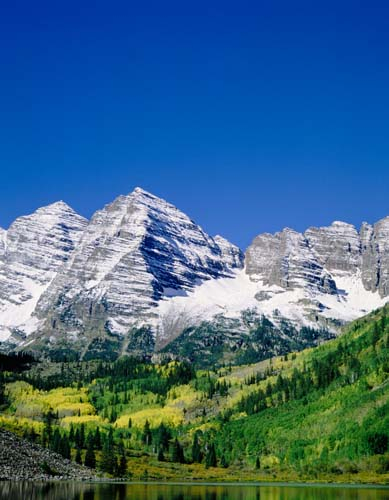 Каталог Фотообои снежные горы на фоне зеленого поля:  | Wall-Style